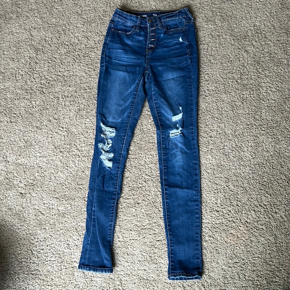 High waisted ripped jeans